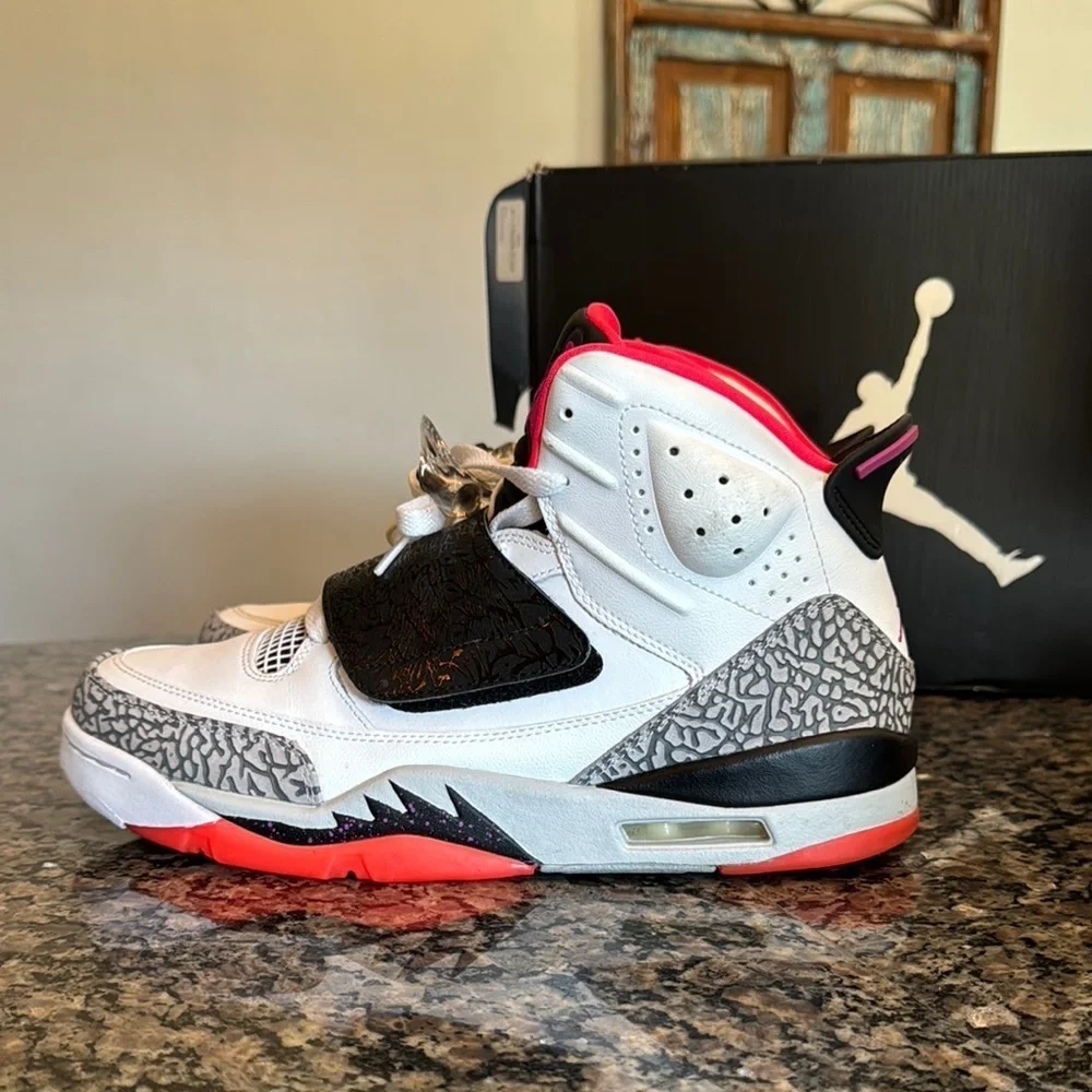 Jordan Retro son of mars hot lava Sneakers EUC 10.5
